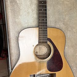 Yamaha Acoustic Guitar F-335