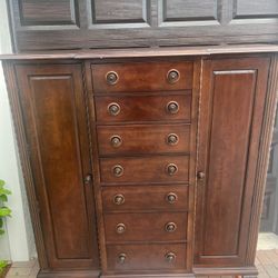 Cedar Dresser With Standing Mirror 