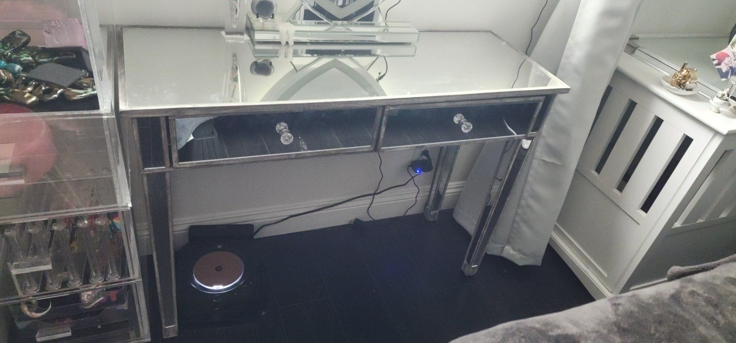 Mirrored Desk Or Vanity. No Cracks