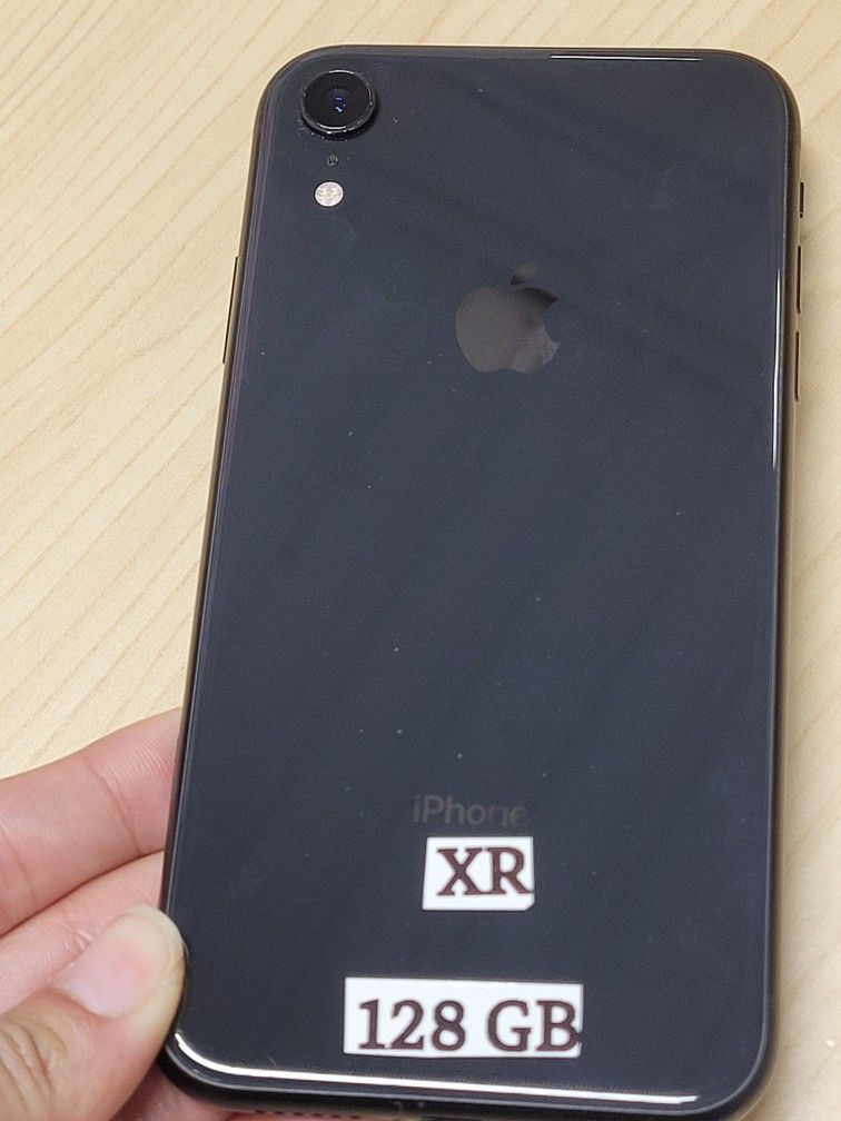 IPHONE XR 128GB UNLOCKED. FIRM PRICE.