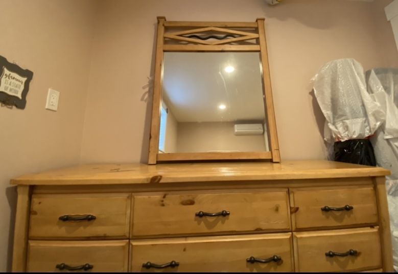 Carving Wooden Dresser With Mirror And Nightstand