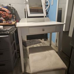 Vanity Set With Chair