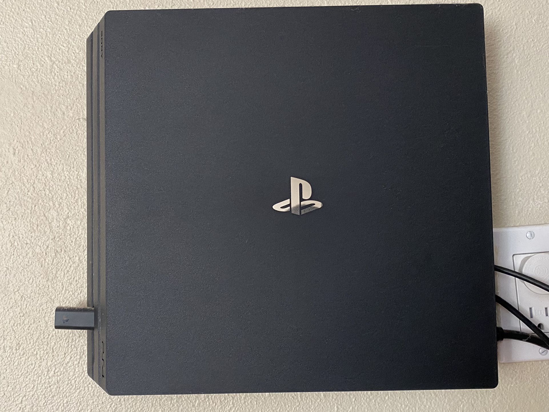 PS4 Pro with HIDEit Mount Eye Camera and Gold Wireless Headphones
