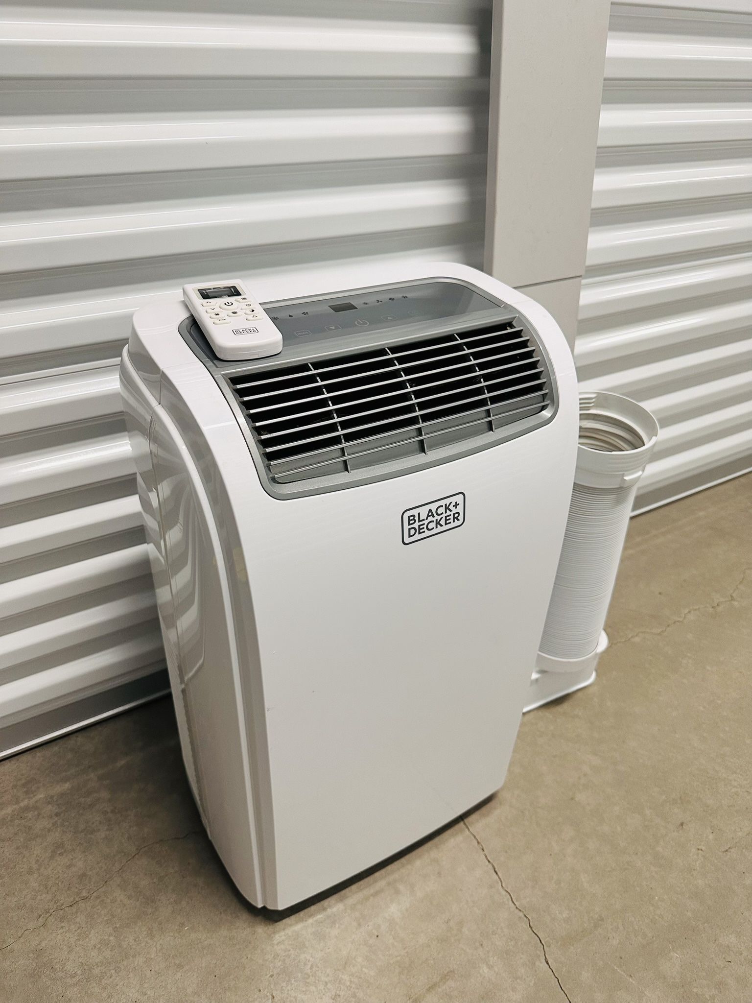 #12 Black + Decker 8,000 BTU Portable AC w/remote!!