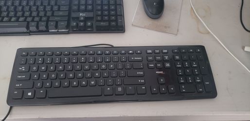 Amazon Basics computer PC keyboard