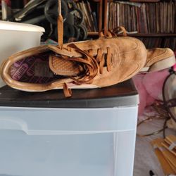 Brown Suede Pumas Very Good Shape Size 6