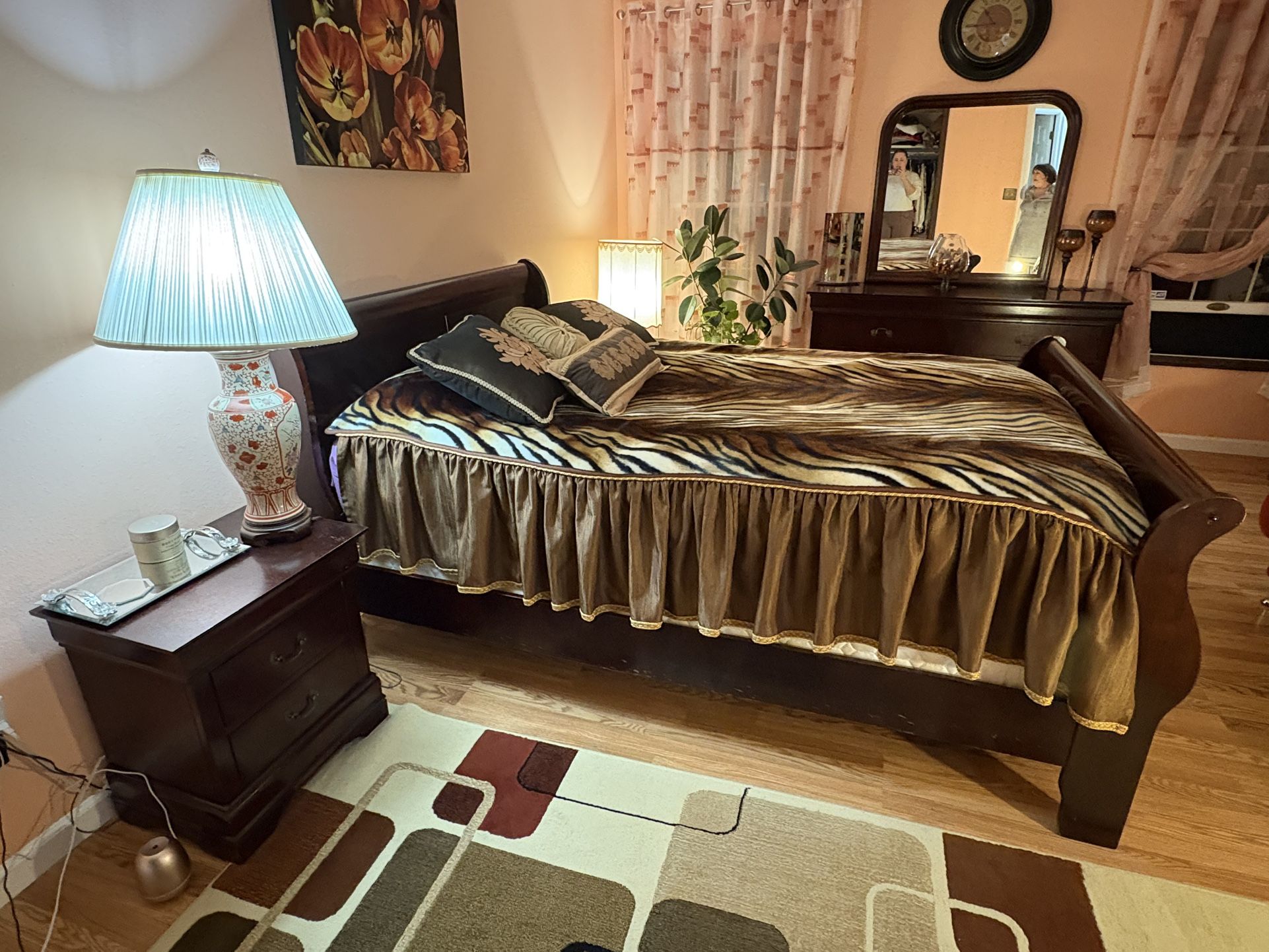 Queen Bed Set For Sale 