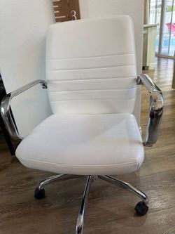 White rolling desk chair
