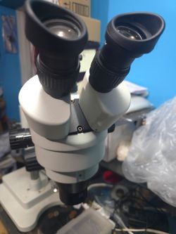 AmScope stereo microscope with Double-Arm Boom Stand