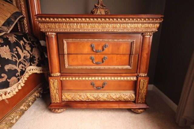 6 PC PULASKI BELLISSIMO KING SIZE BEDROOM SET for Sale in Round Lake