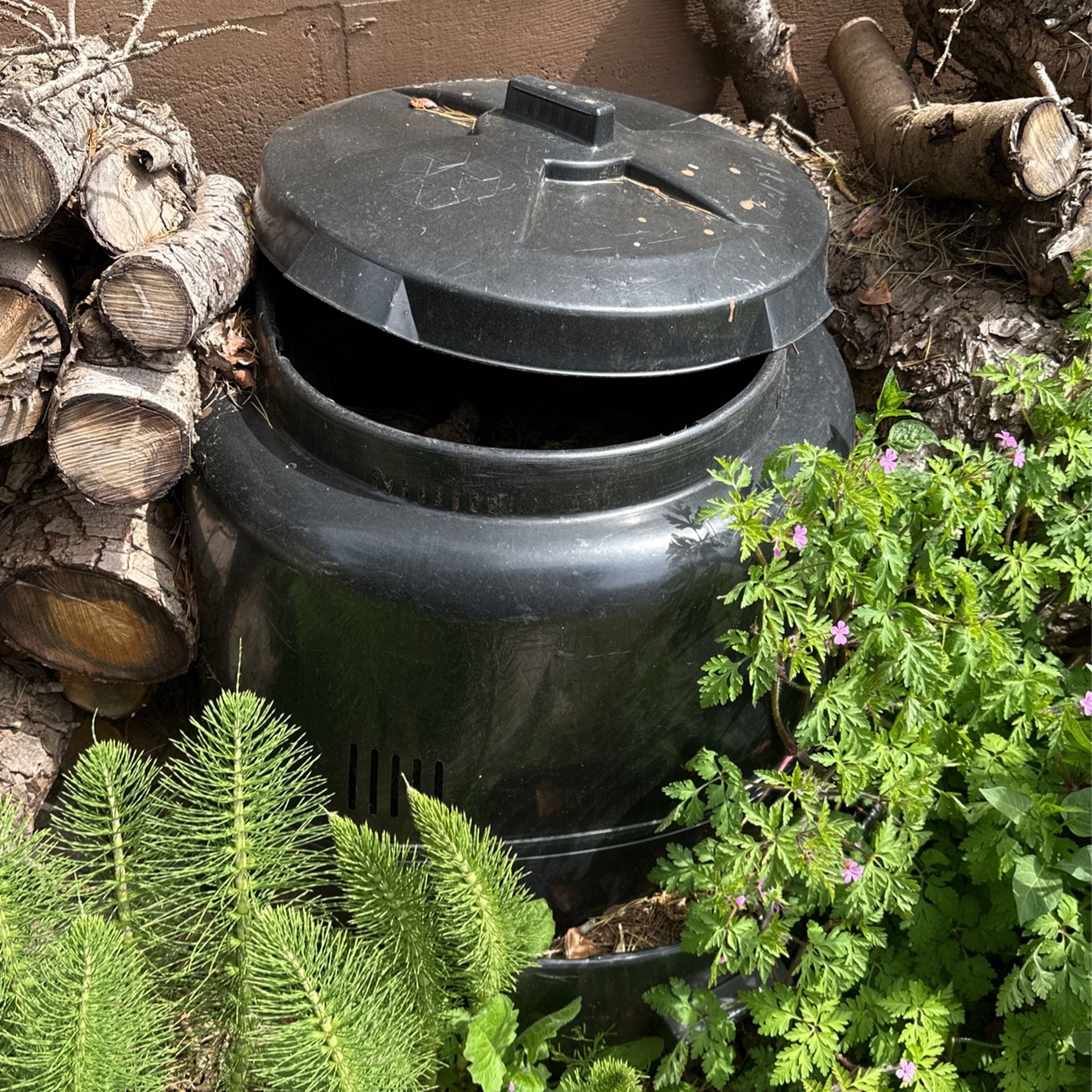 Free Outdoor Composting Bin