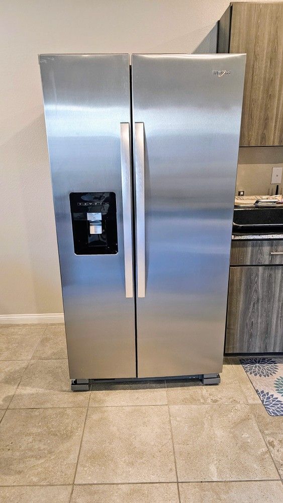 NEW Whirlpool Frig W Water & Ice Dispenser 24 Cu Ft