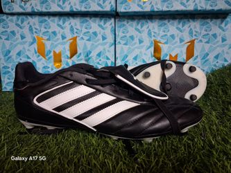 Soccer cleats us size 10.5