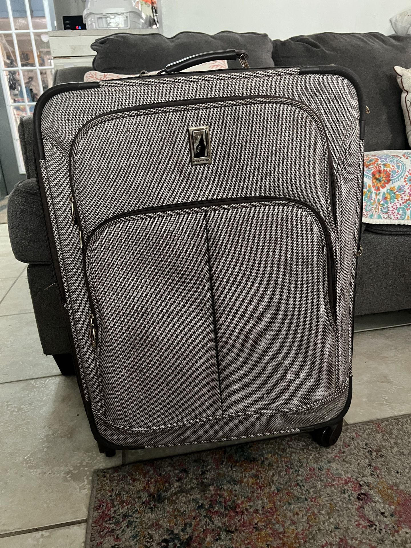 London Suitcase 22 Long 17 W