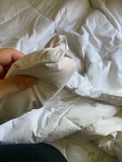 White APSMILE Full size Goose Feather comforter 82”x86”