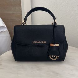 Micheal Kors Black Crossbody Bag