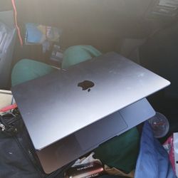 2024 MACBOOK PRO MODEL A3401 LIKE NEW