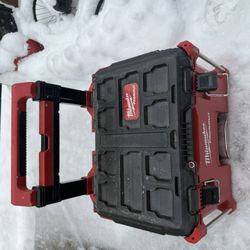 Milwaukee Pack out Rolling Box 
