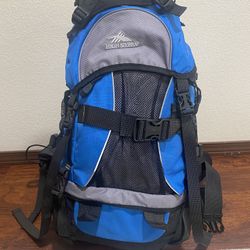 Item# 5960 https://offerup.com/redirect/?o=d3d3LmhpZ2hzaWVycmFzcG9ydC5jb20= Size 11 "×6" ×23" Materials • 1000-Denier Duralite ® and Duralite ® Ripsto