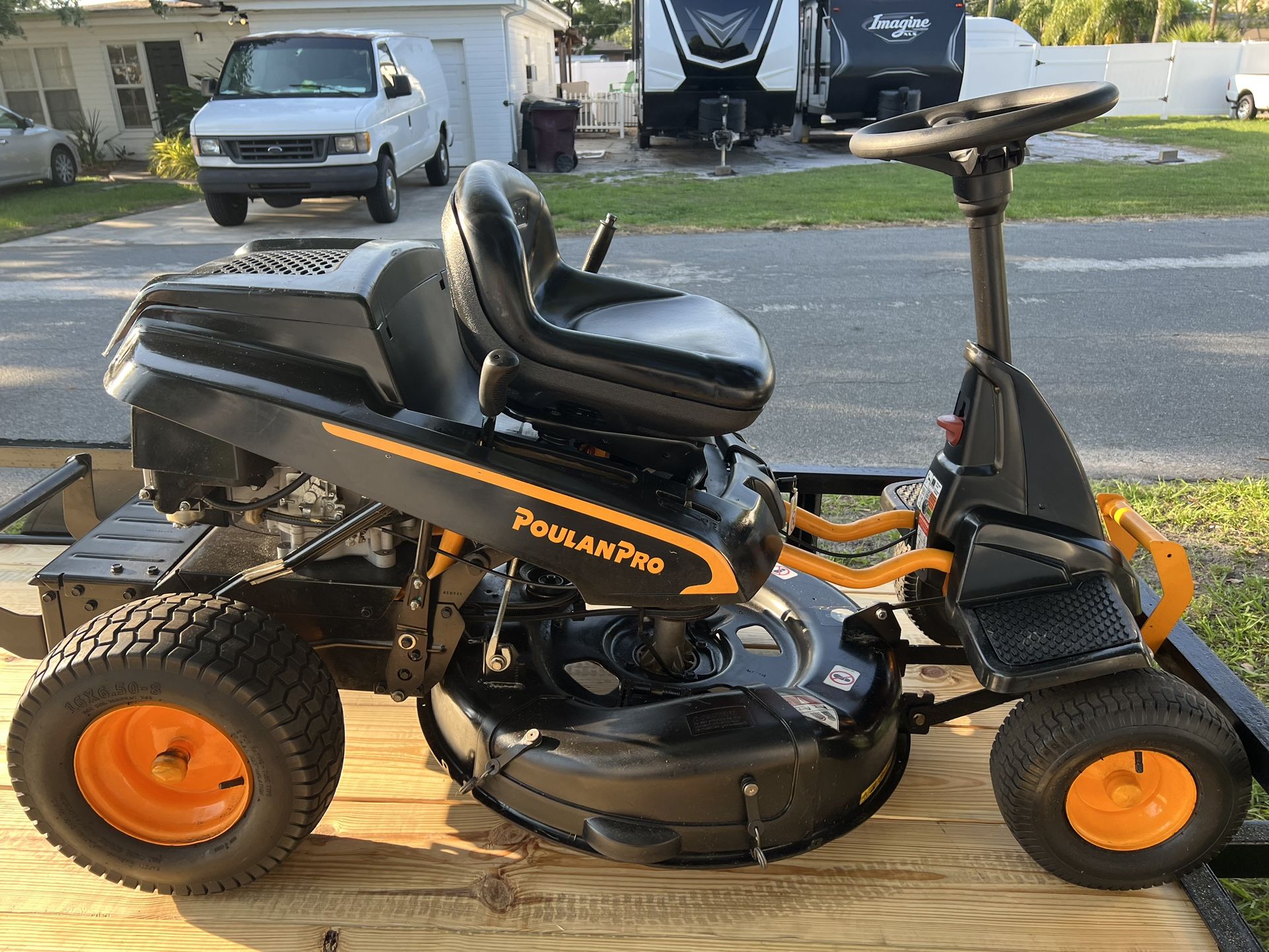 2022 POULAN PRO RIDING MOWER 30 INCH DECK GREAT CONDITION READY TO CUT for Sale in St. Cloud FL OfferUp