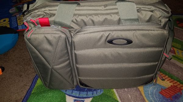Oakley Breach Range Bag Olive Color For In Mesa Az Offerup Open In The Continue To Mobile Website
