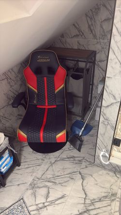 2 Same 350 Dollar Chairs For 600$ Xrocker Adrenaline Black,Red,Gold