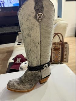 Botas de vaquita para mujer size 7.5 women boots cowhide solo$199