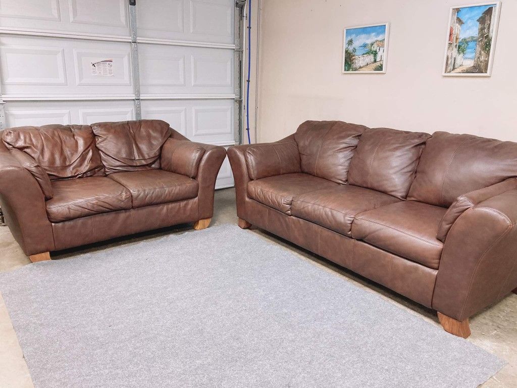 Gorgeous Genuine Leather Couch Set 