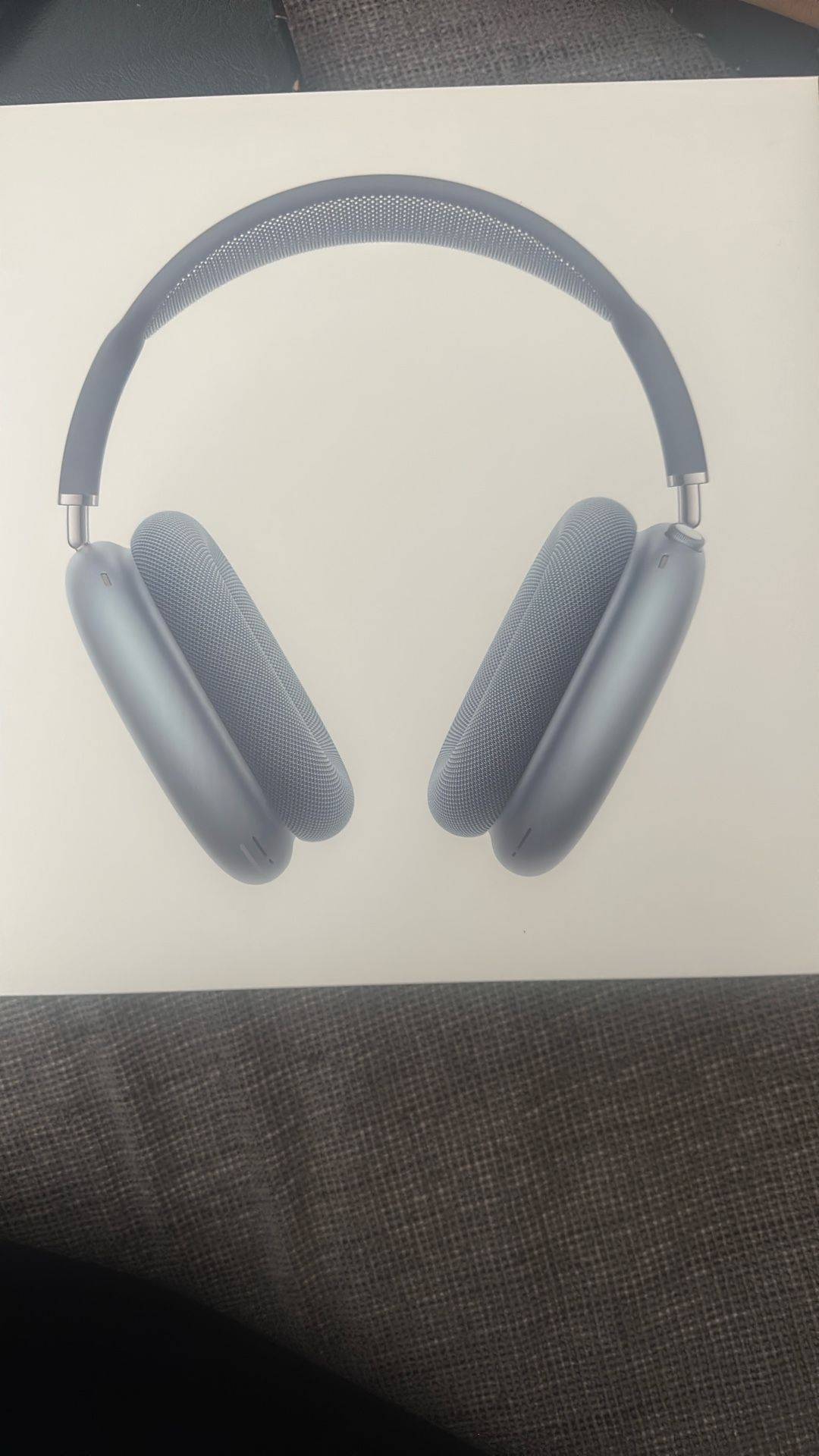 AirPods Max w/Smart Case