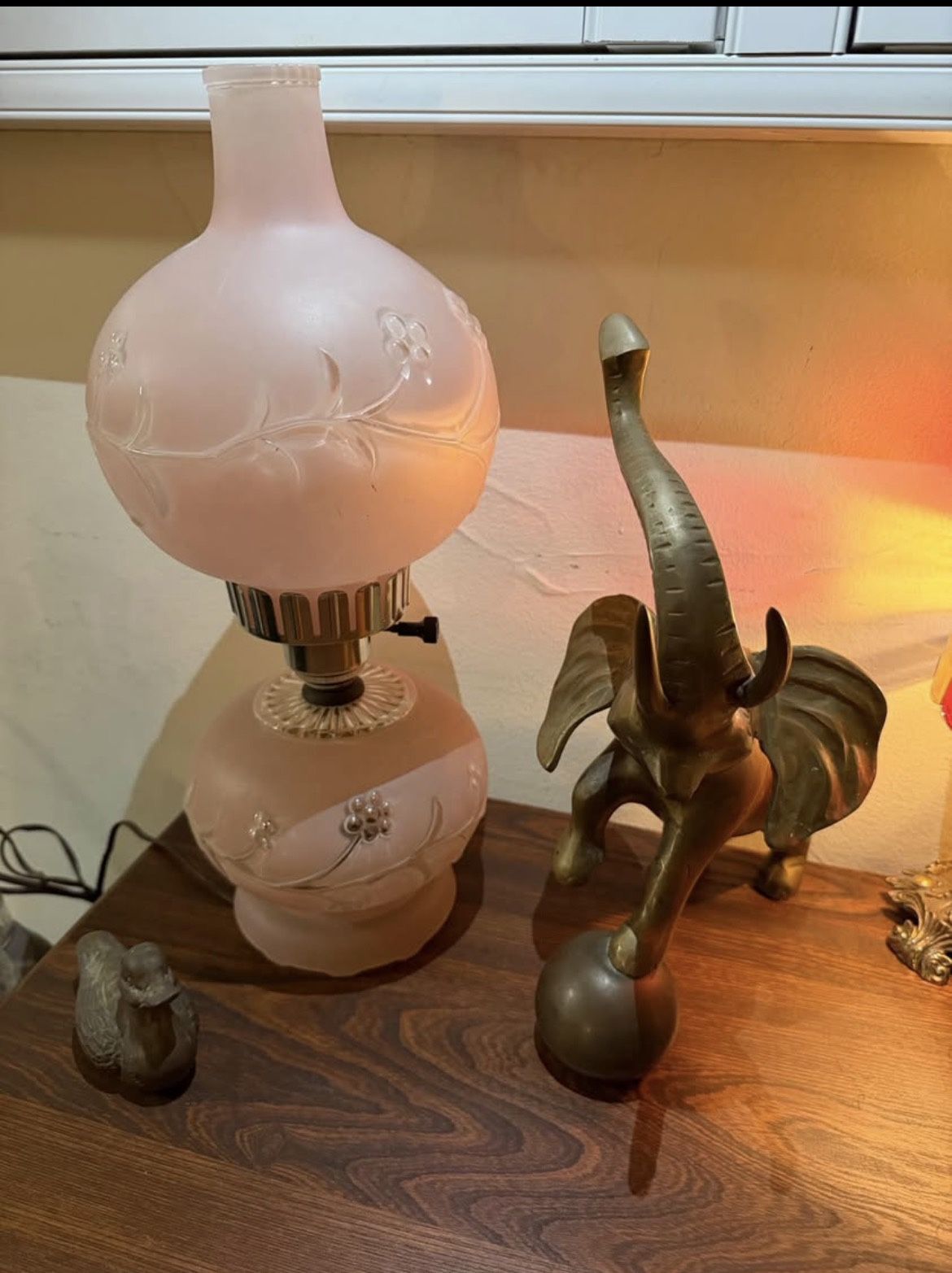 Vintage Gone With The Wind Hurricane Pink Frosted Lamp