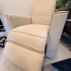 Recliner chair - very comfortable - 1st come 1st serve