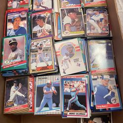 Mixed Lot Of Baseball,basketball & Football Cards