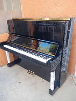 YAMAHA PiANO MODEL  U,300  very professional