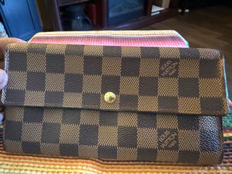 LV Sarah wallet great condition with COA