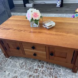 Solid Oak Coffee Table With Lifting Top
