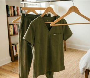 Men Figs Scrub Set Top and Pants Olive Green