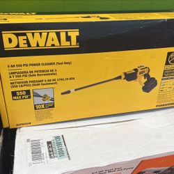DEWALT 20V MAX 550 PSI 1.0 GPM Cold Water Cordless Electric Power Cleaner with 4 Nozzles (Tool Only)