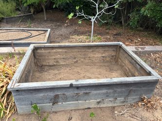 Redwood raised garden bed