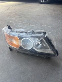 RIGHT PASSENGER SIDE HEADLIGHT 2011-2017 HONDA ODYSSEY ( NEW)