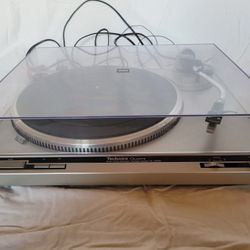 Vintage Technics SL-Q202 Turntable