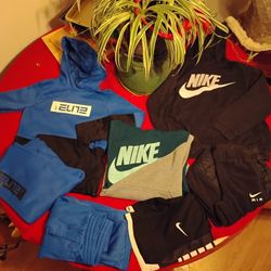 7 PIECES ALL NIKE KIDS XL In Like New Condition