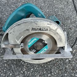 Makita 5007F 7-1/4" Circular Saw, 15 AMP Corded Electric with Blade