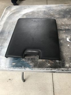 2008 Chevy armrest