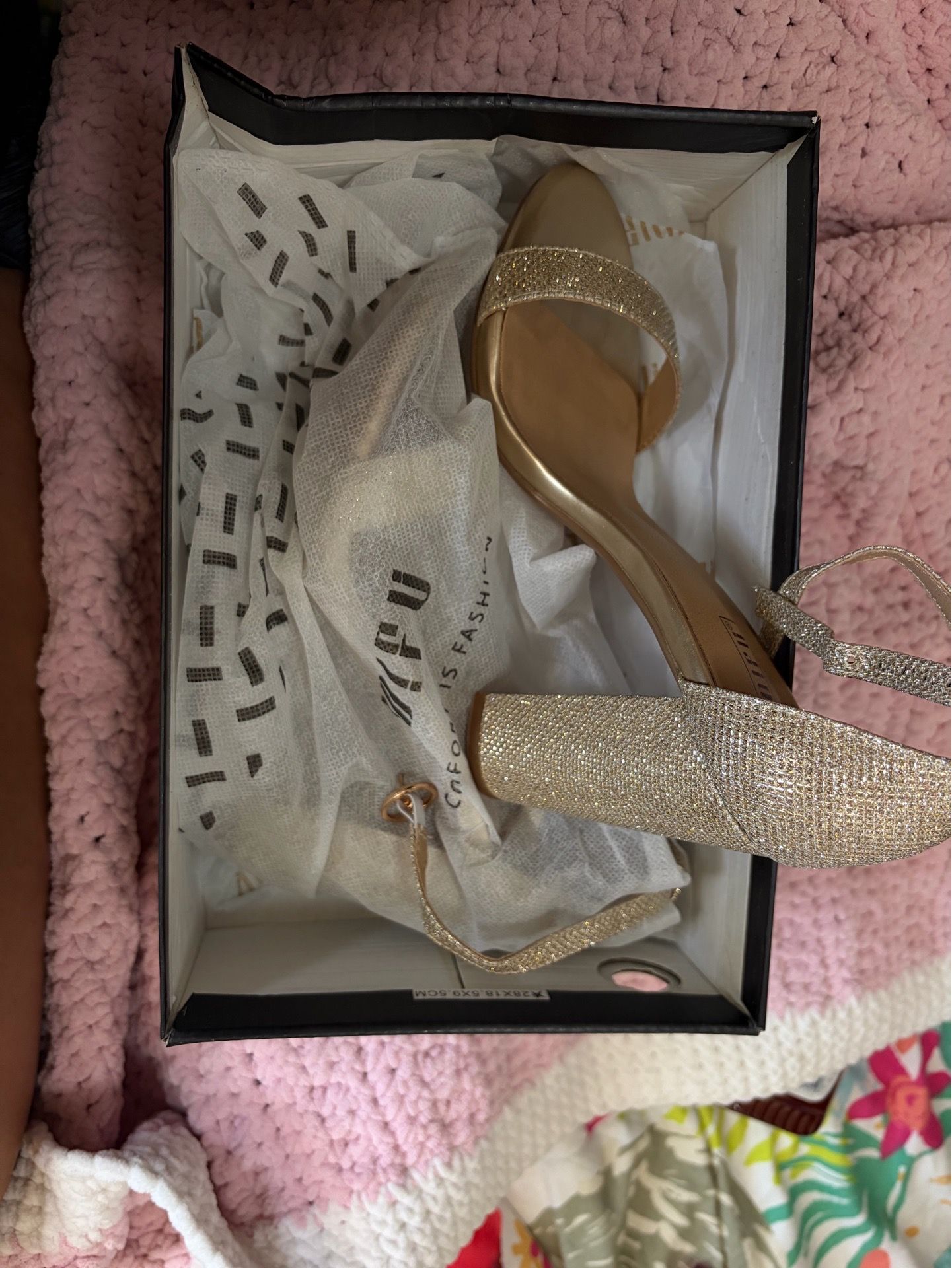 Size 7 IDIFU gold glitter block heels