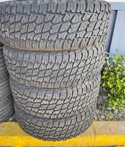 265/70/17 Nitto set de Tires en buenas condiciones de vida las 4