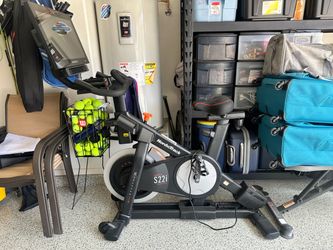NordicTrack Commercial S22i Studio Cycle – 22” Touchscreen – Like New