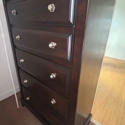 Bedroom chest