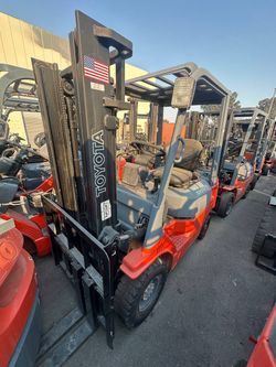 Toyota M7 Forklift 2 Stages Pneumatic Tires 3300 Lbs