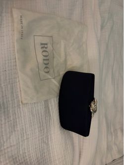 Rodo navy clutch