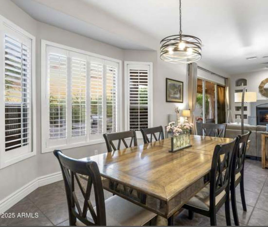 Dining room table And Chairs Set